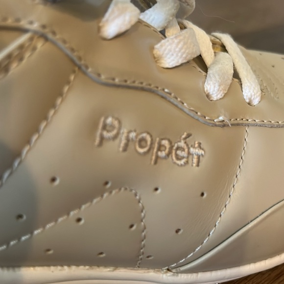 Propet SZ 7 shock absorber walking shoes. Excellent condition. - Picture 9 of 9